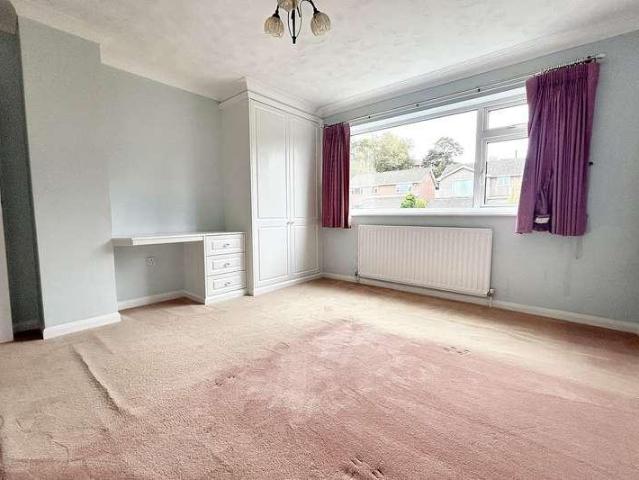 5 bed house for sale