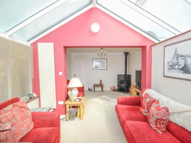 5 bed house for sale