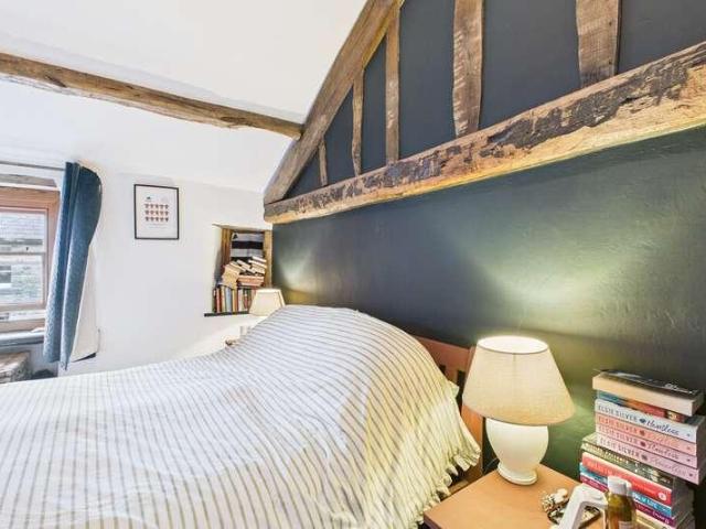 5 bed house for sale