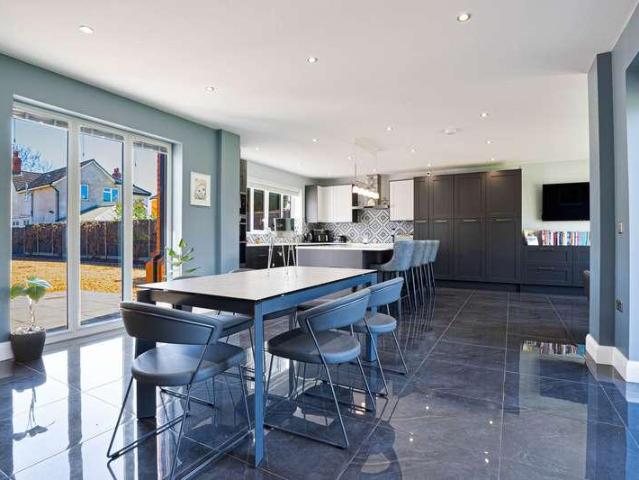 5 bed house for sale