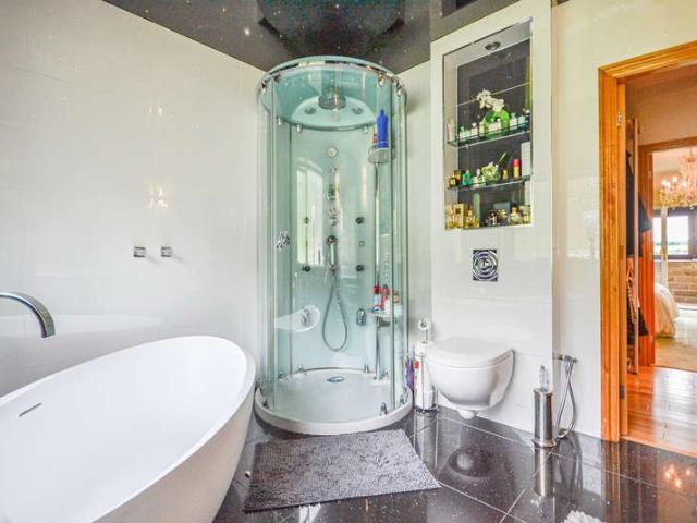 5 bed house for sale