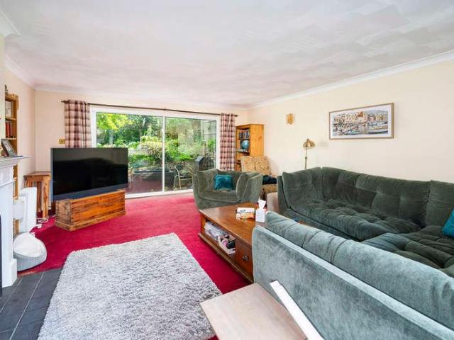 5 bed house for sale