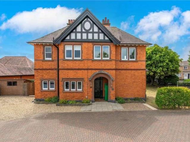 5 bed house for sale