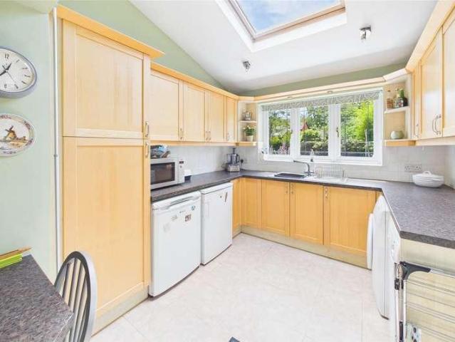 5 bed house for sale