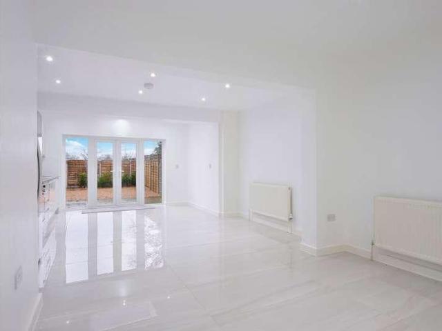 5 bed house for sale