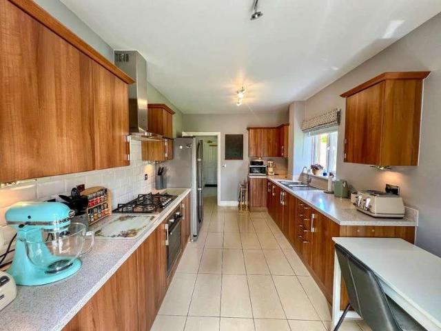 5 bed house for sale