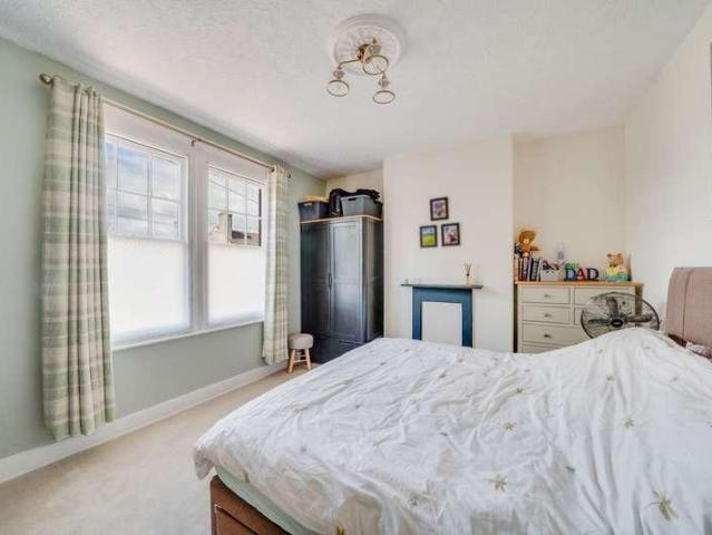 5 bed house for sale