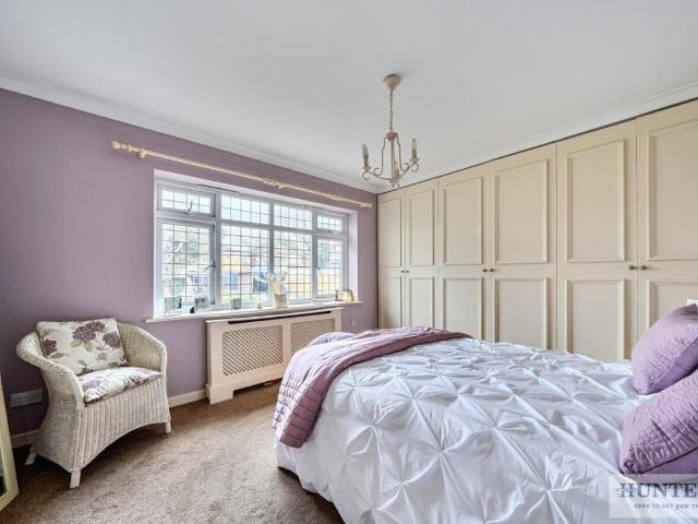 5 bed house for sale