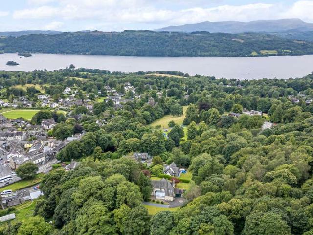 5 bed house for sale