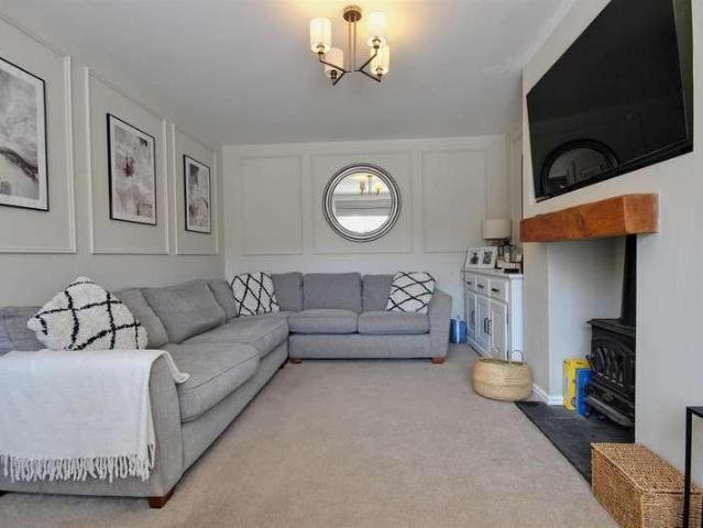 5 bed house for sale