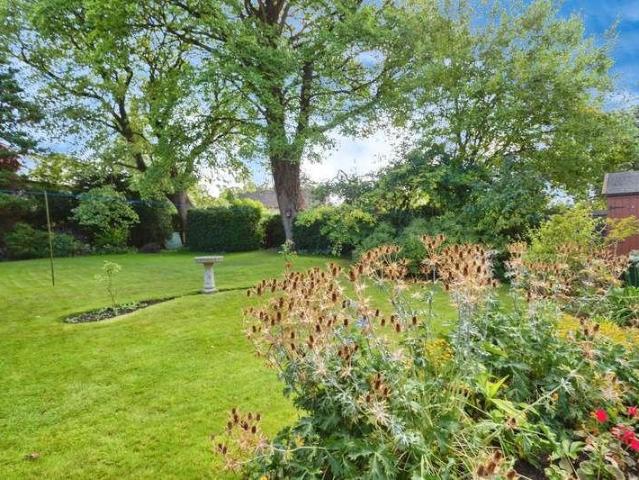 5 bed house for sale