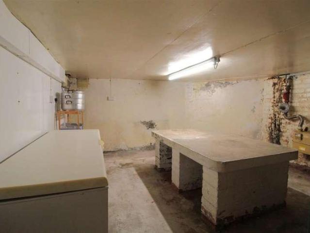 5 bed house for sale