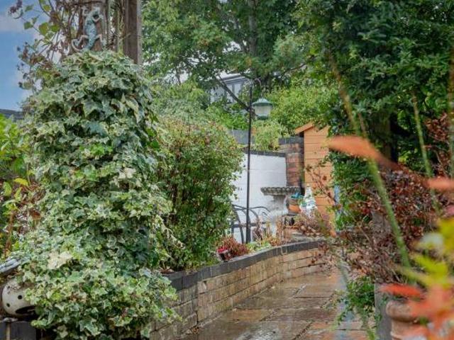 5 bed house for sale