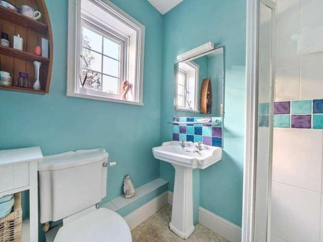 5 bed house for sale