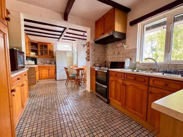 5 bed house for sale