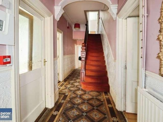 5 bed house for sale