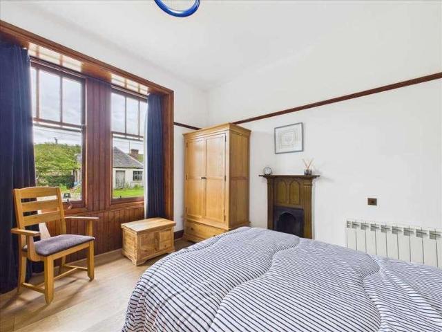 5 bed house for sale