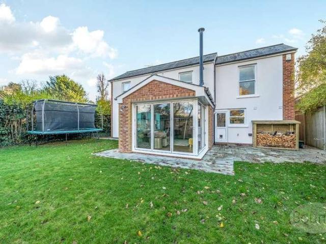 5 bed house for sale