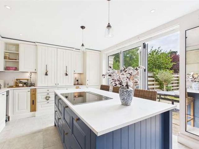 5 bed house for sale