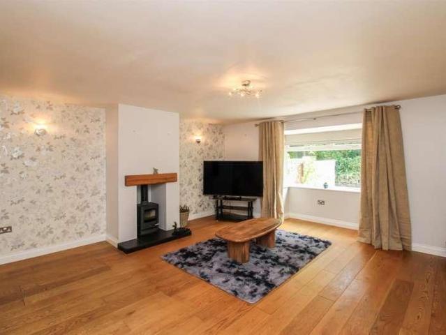 5 bed house for sale