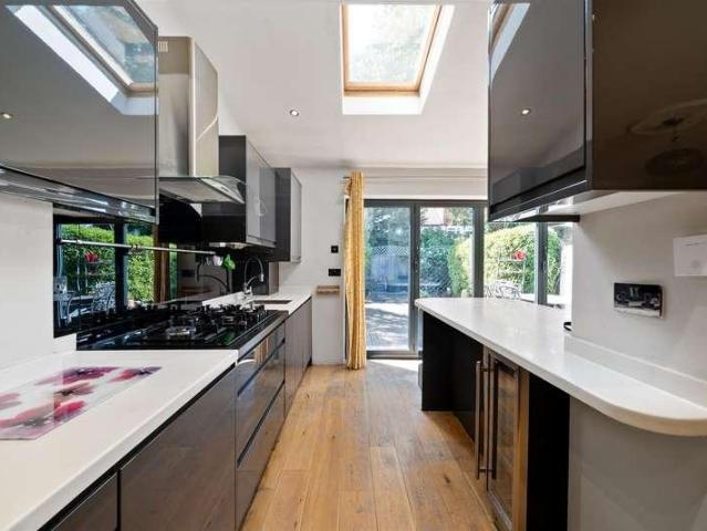 5 bed house for sale