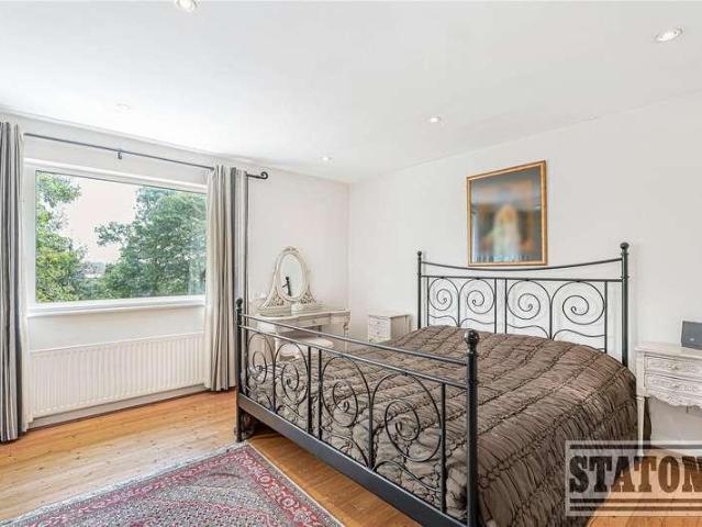 5 bed house for sale