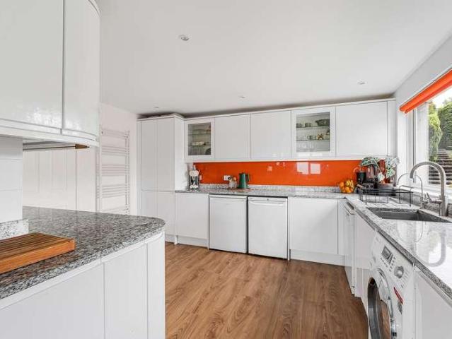 5 bed house for sale