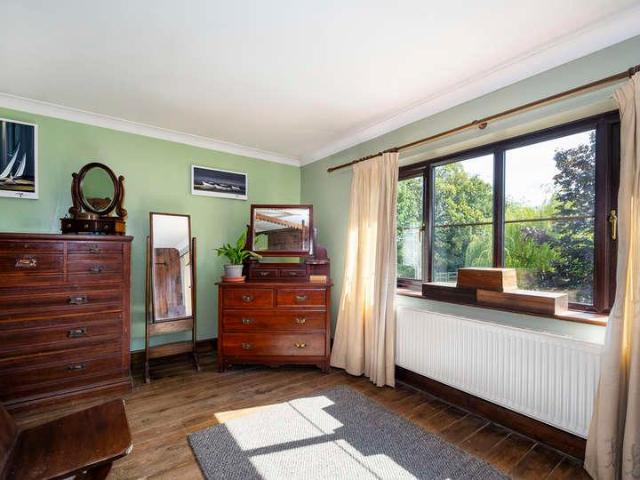 5 bed house for sale
