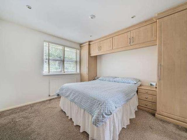 5 bed house for sale
