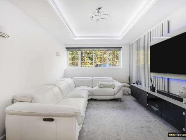 5 bed house for sale