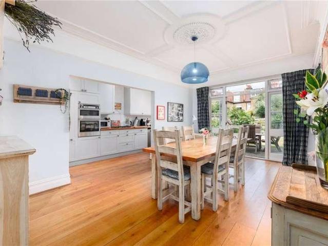 5 bed house for sale
