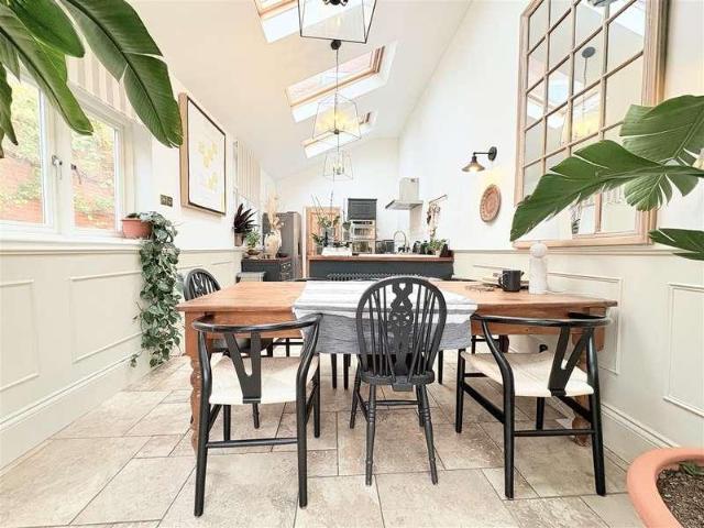 5 bed house for sale