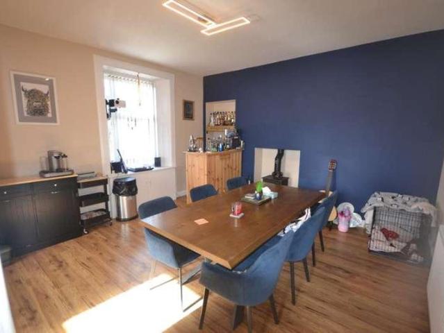 5 bed house for sale