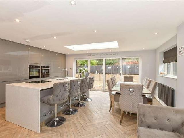 5 bed house for sale