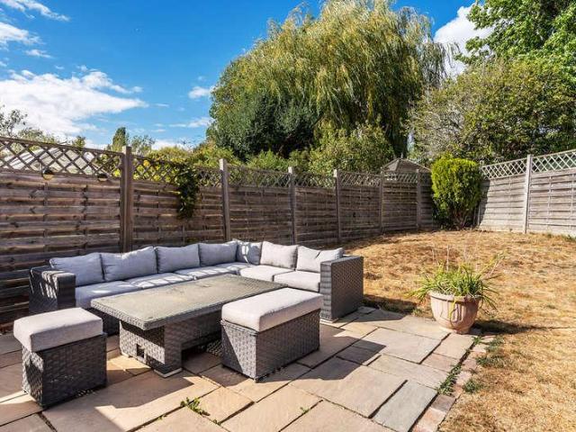 5 bed house for sale