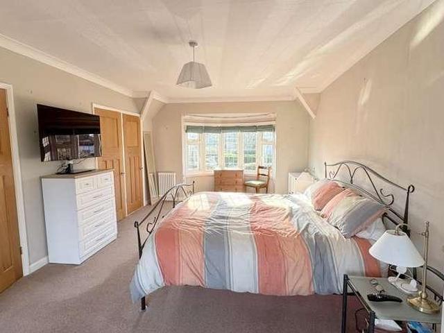 5 bed house for sale
