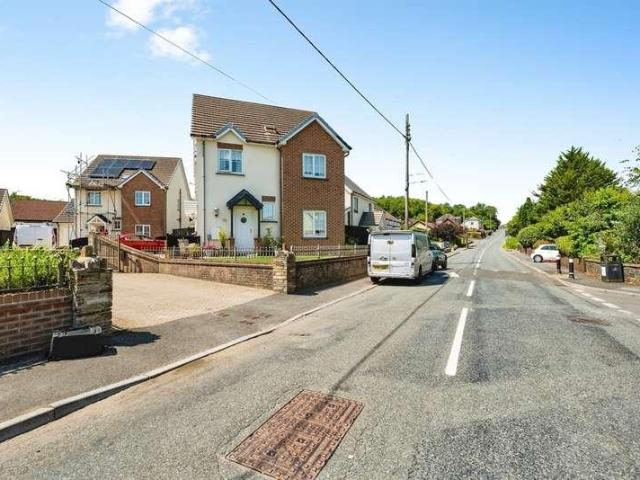 5 bed house for sale