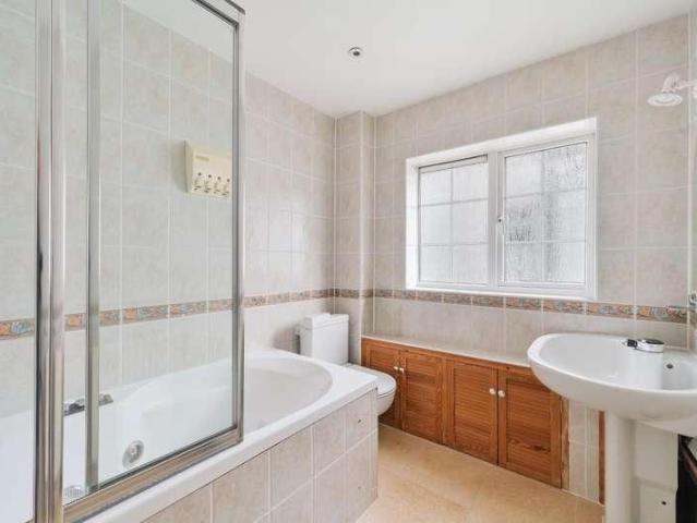 5 bed house for sale