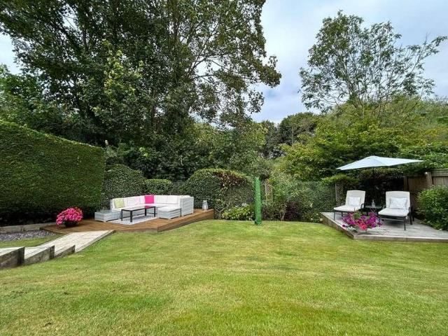 5 bed house for sale