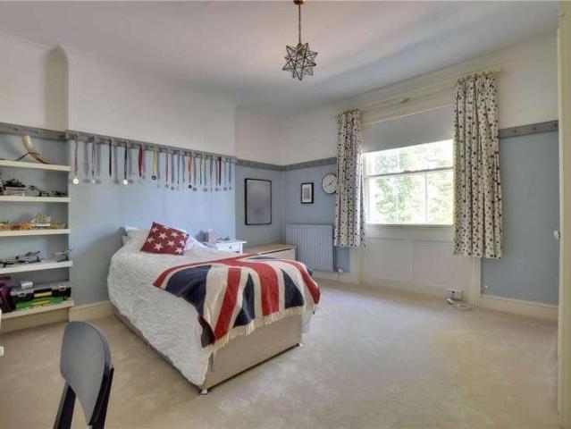 5 bed house for sale