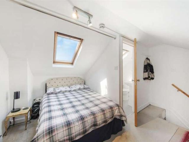 5 bed house for sale
