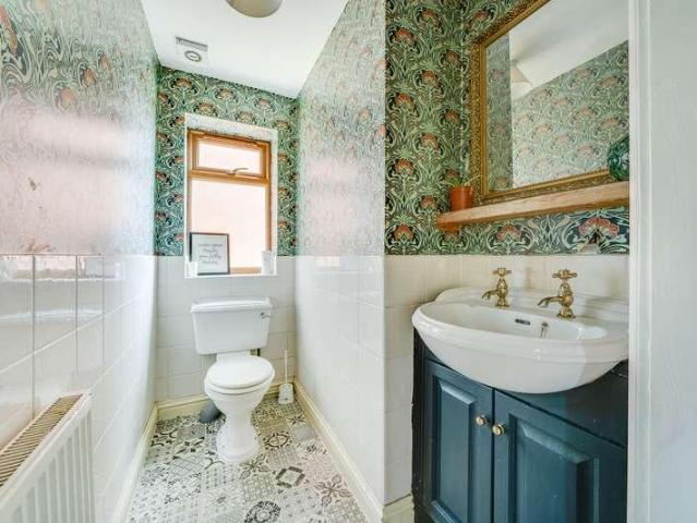 5 bed house for sale