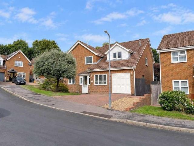 5 bed house for sale