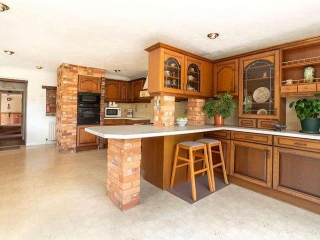 5 bed house for sale