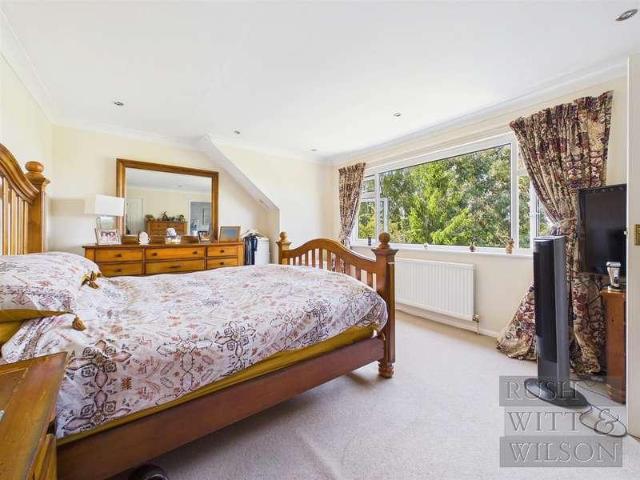 5 bed house for sale