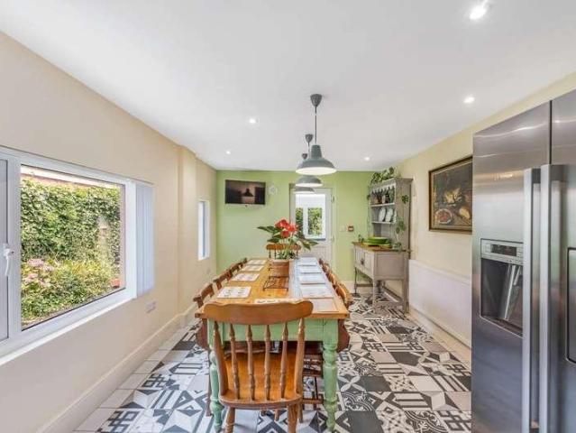 5 bed house for sale