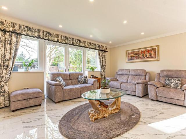 5 bed house for sale