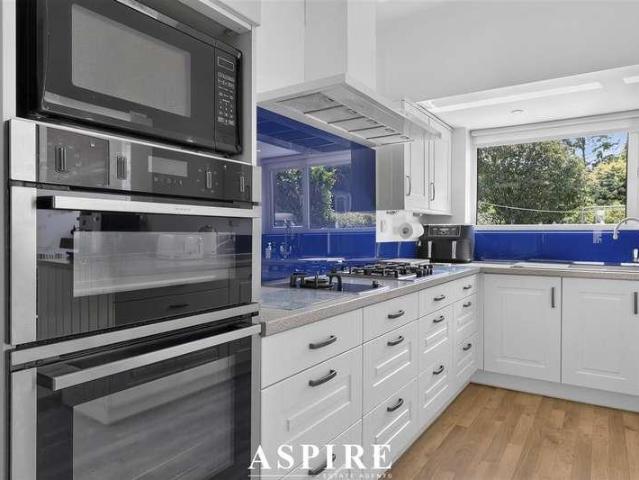 5 bed house for sale