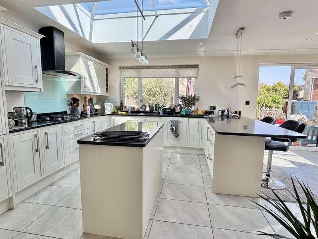 5 bed house for sale
