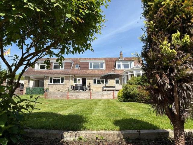 5 bed house for sale